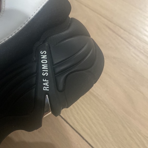 Like new worn once - Picture 3 of 5